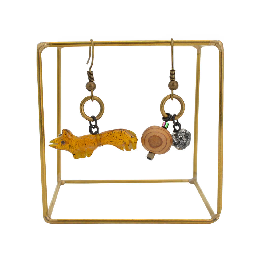 フェティッシュ＋ハーキマーダイヤモンドピアス